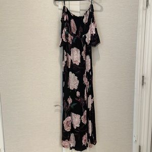 LULUS MAXI DRESS. Black with flowers. Size small . Worn Once.